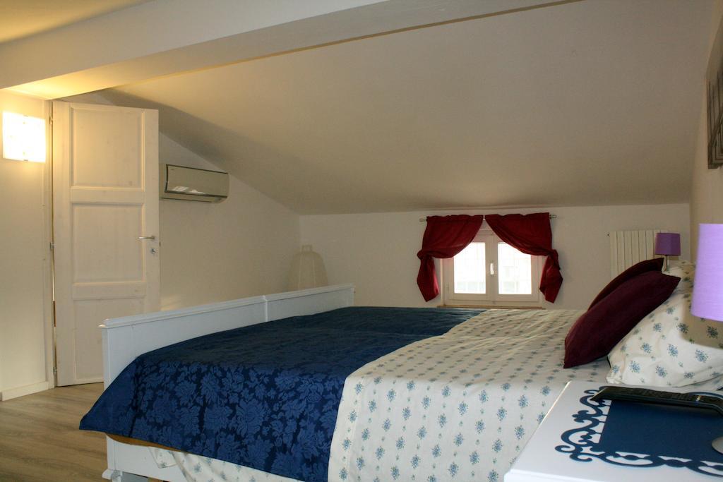 B&B Corte Del Garda Castelnuovo del Garda Rom bilde