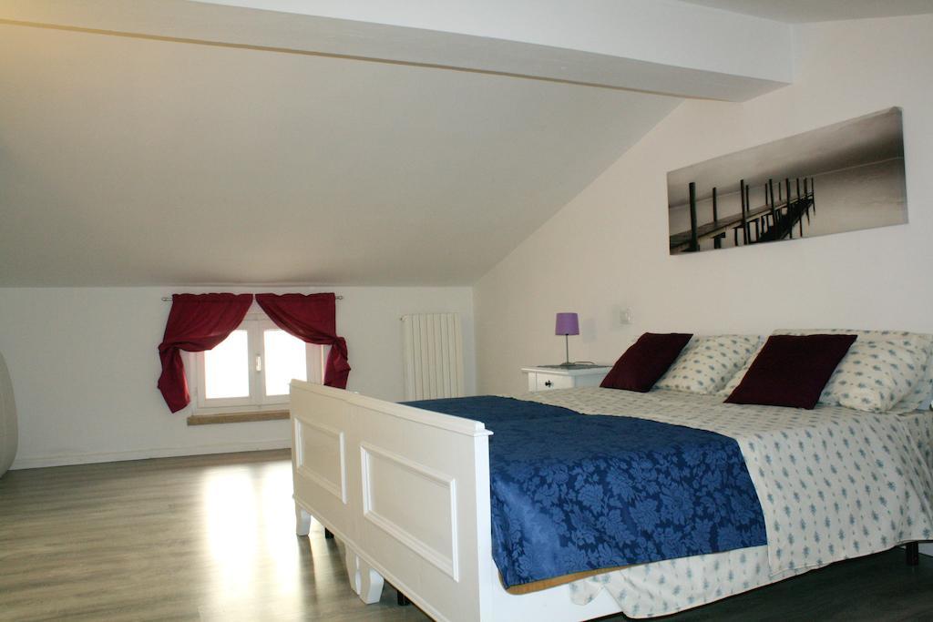 B&B Corte Del Garda Castelnuovo del Garda Rom bilde